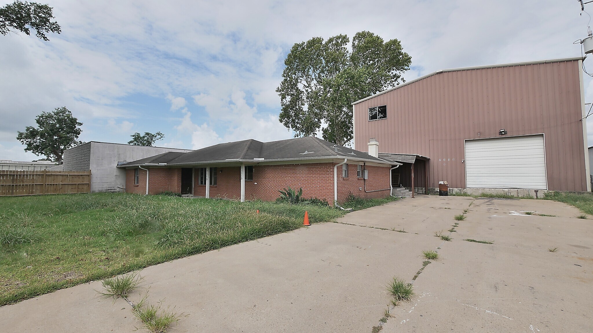 7115 Satsuma Dr, Houston, TX à louer Photo de l’immeuble– Image 1 sur 23