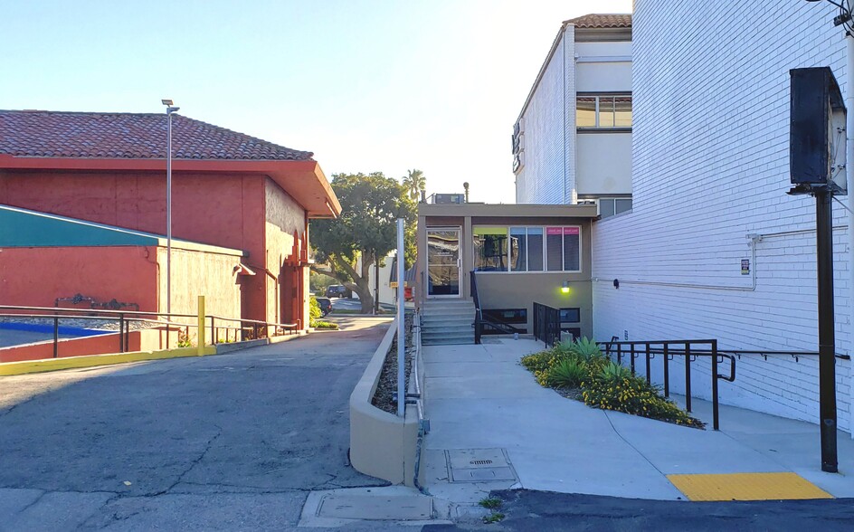 1666 S Pacific Coast Hwy, Redondo Beach, CA à louer - Photo de l’immeuble – Image 2 sur 7