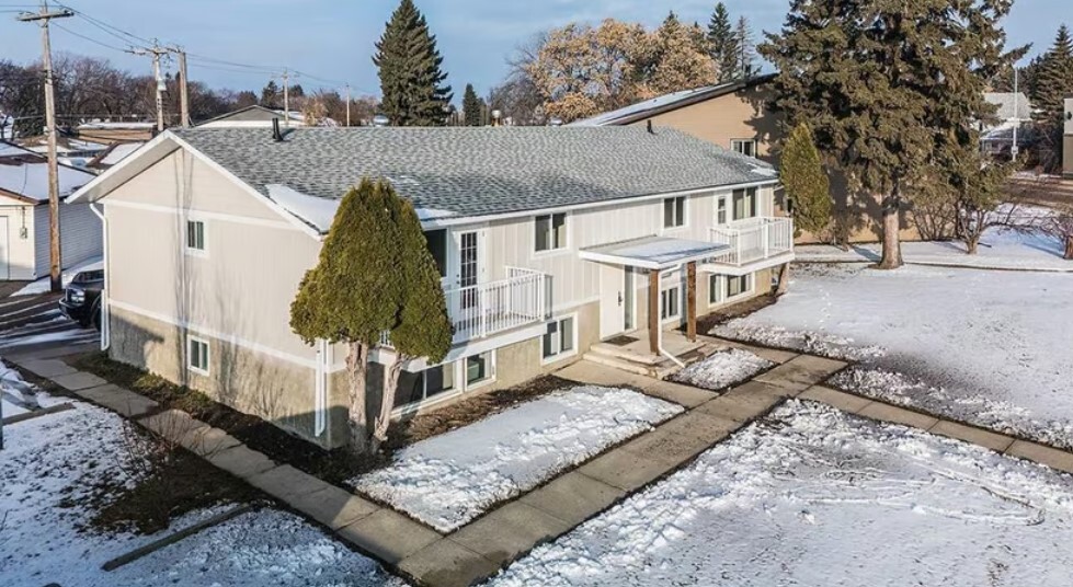5209 49A Ave, Lacombe, AB à vendre - Photo de l’immeuble – Image 3 sur 14