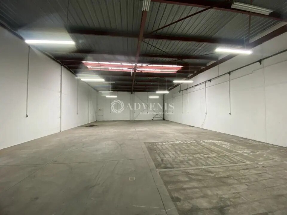 Local d’activités dans Buc à louer Photo intérieure– Image 1 sur 7