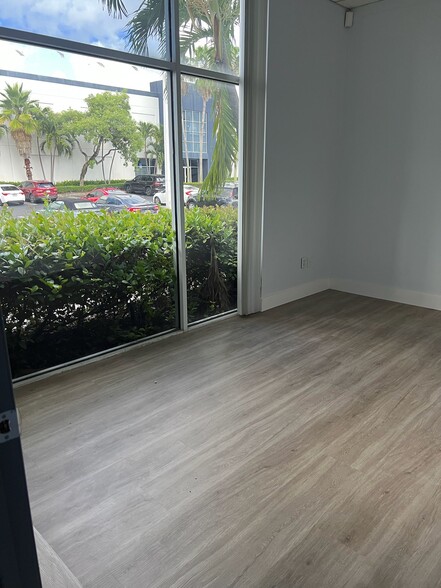 7620 NW 25th St, Miami, FL à louer - Photo intérieure – Image 3 sur 26