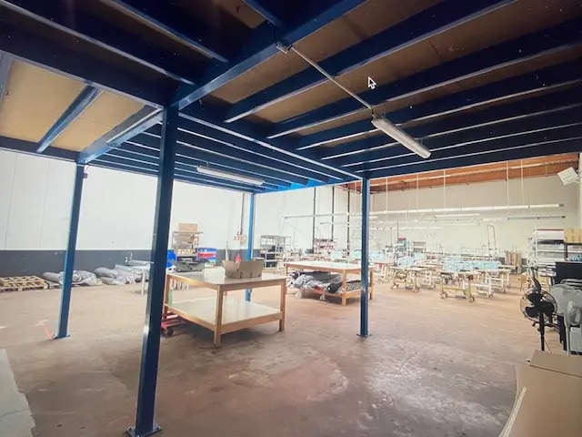 Plus de détails pour Avenue Des Bruyères, Décines-Charpieu - Local d'activités à louer