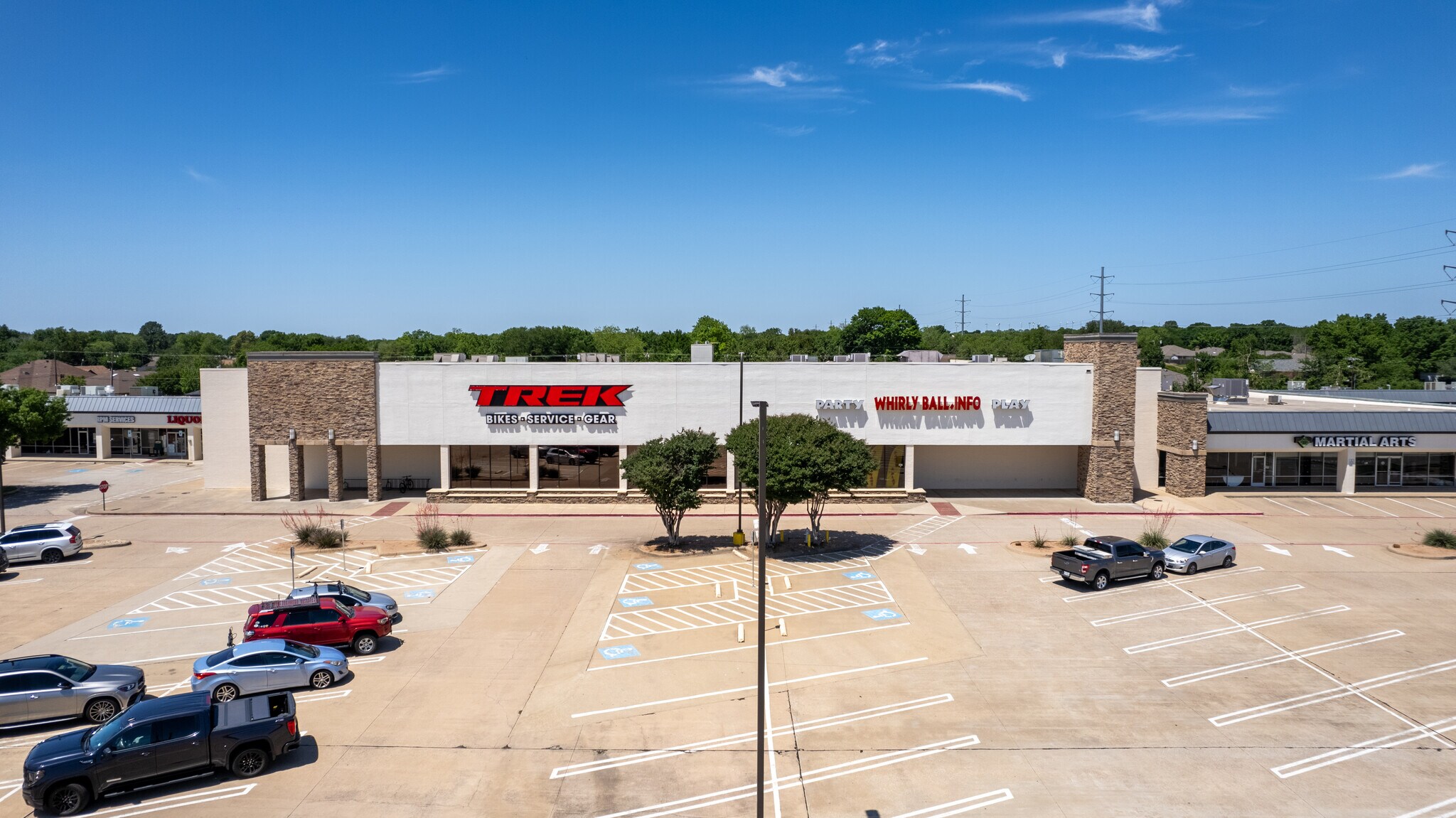 113-217 Harwood Rd, Hurst, TX à louer Photo principale– Image 1 sur 16