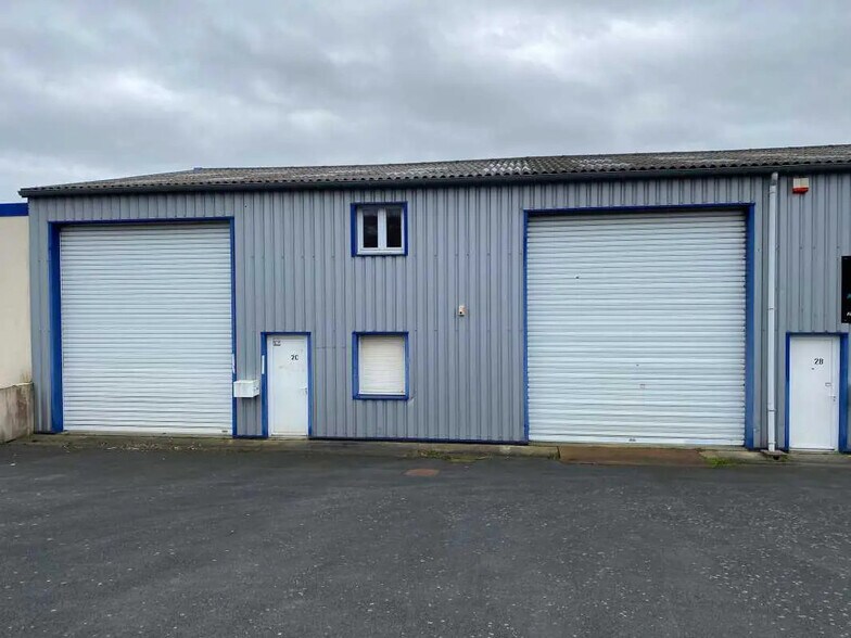 Local d'activités dans BRETTEVILLE-SUR-ODON à vendre - Photo de l’immeuble – Image 1 sur 8