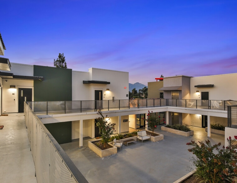 1300 W Mission Blvd, Pomona, CA à vendre - Photo de l’immeuble – Image 1 sur 85