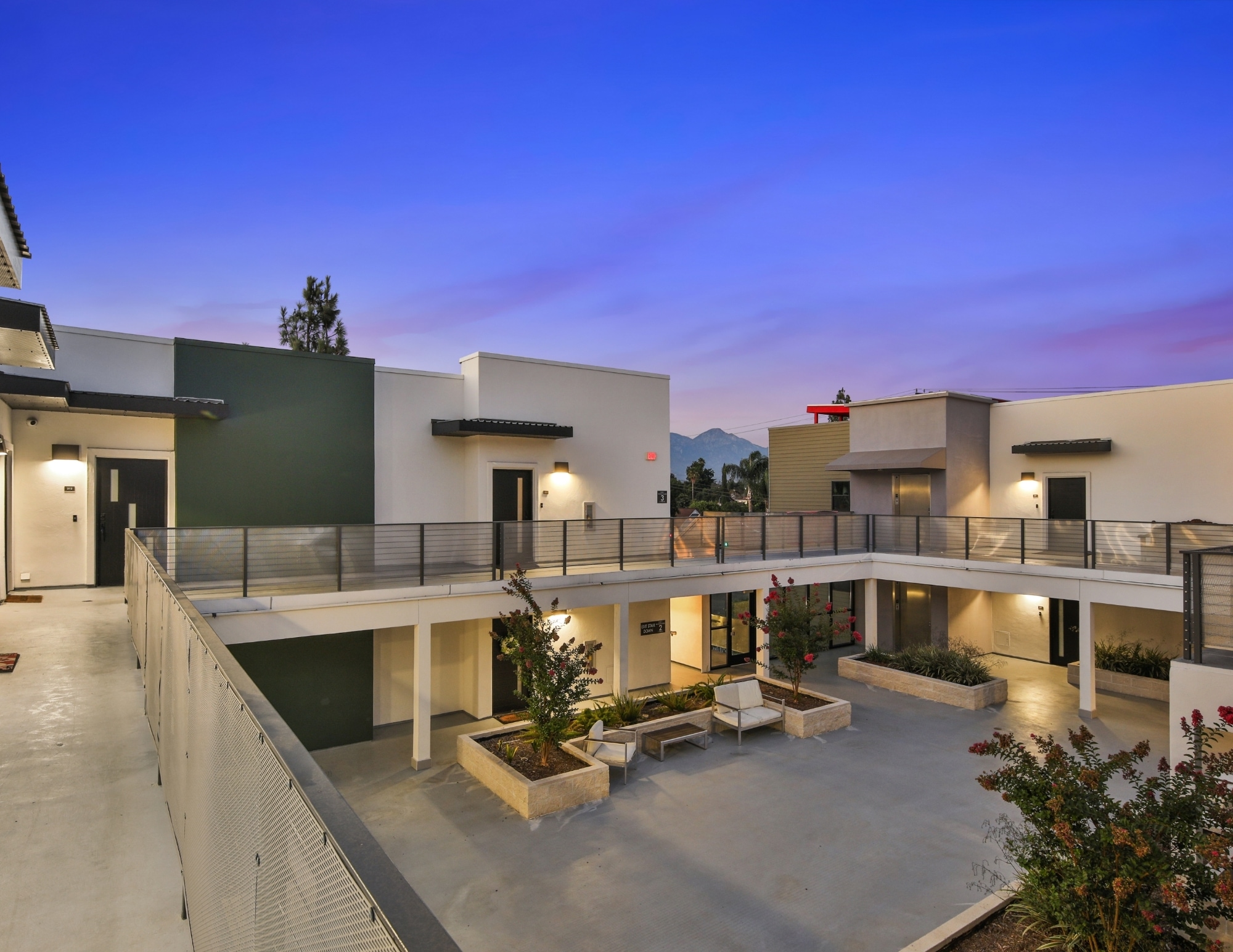 1300 W Mission Blvd, Pomona, CA à vendre Photo de l’immeuble– Image 1 sur 86