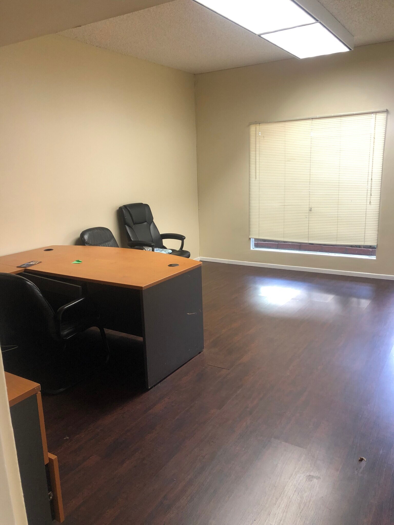 5301 Laurel Canyon Blvd, North Hollywood, CA à louer Photo intérieure– Image 1 sur 5