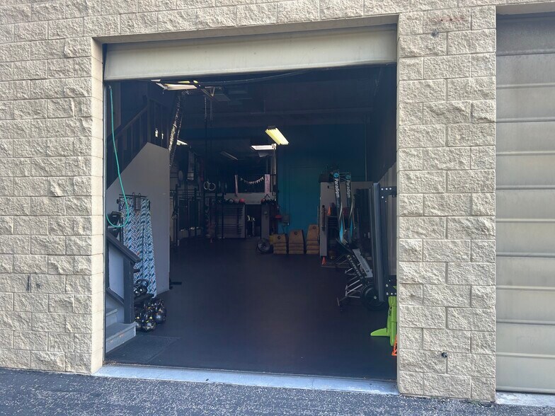 7007-7011 Realm Dr, San Jose, CA à louer - Photo de l’immeuble – Image 3 sur 7