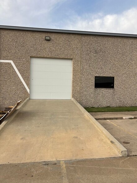 10939 Shady Trl, Dallas, TX à louer - Photo de l’immeuble – Image 2 sur 27