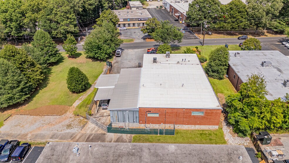 218 Laredo Dr, Decatur, GA à vendre - Photo de l’immeuble – Image 2 sur 14