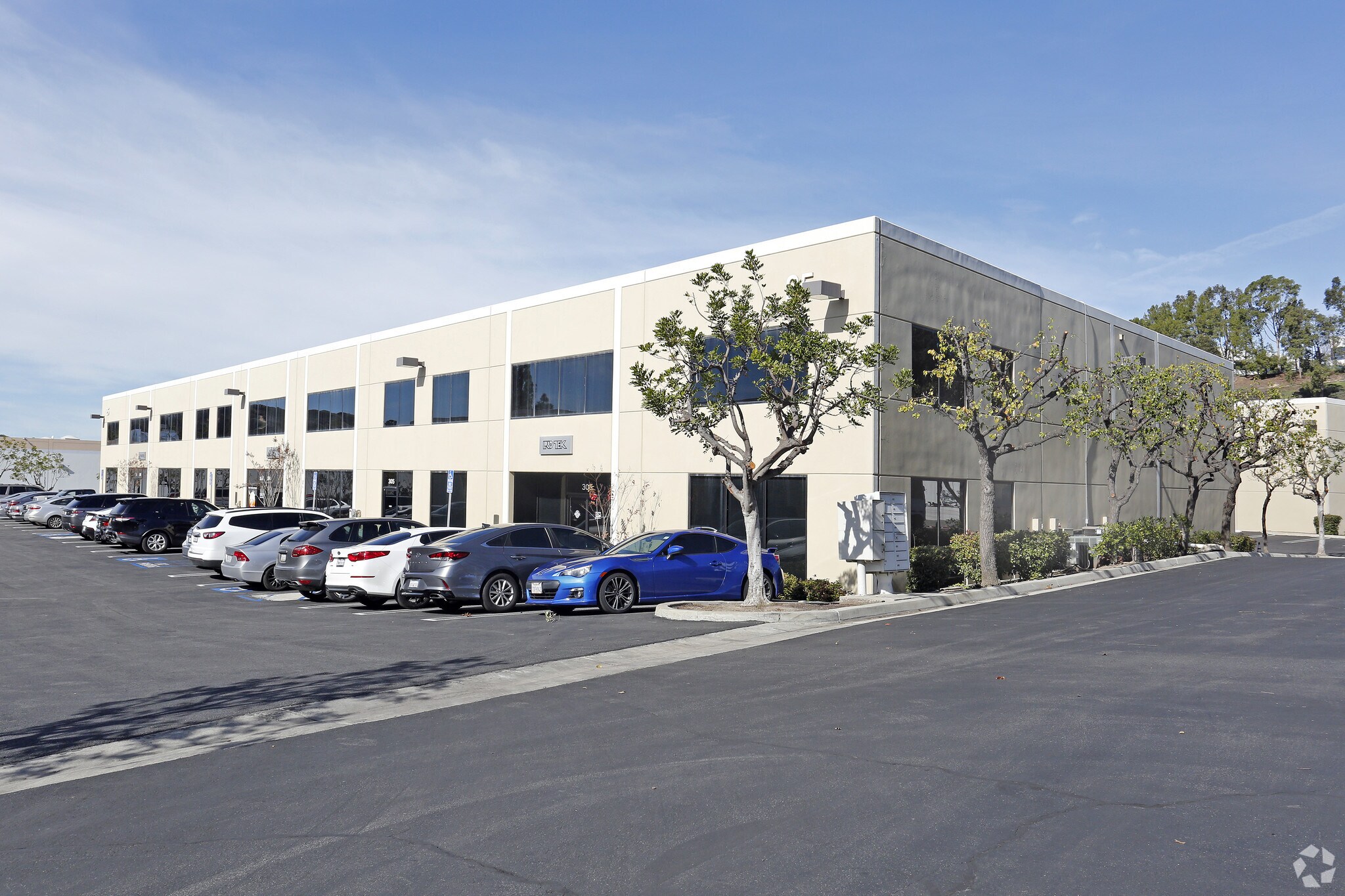 25 W Easy St, Simi Valley, CA à louer Photo principale– Image 1 sur 14