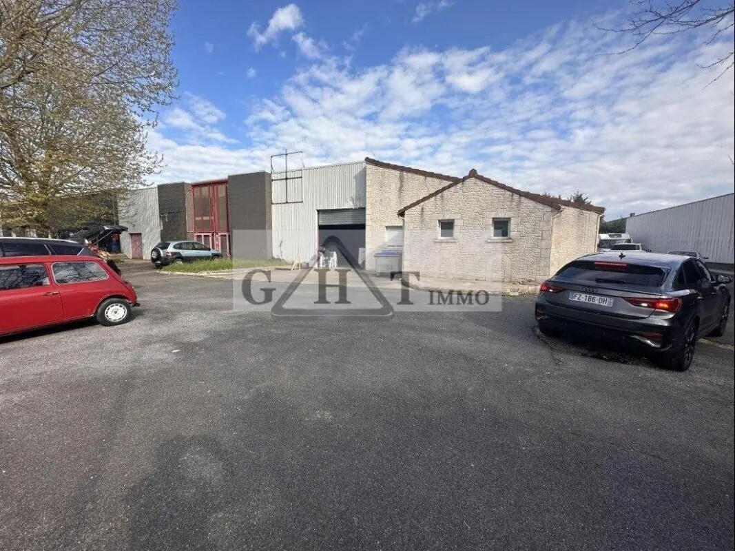 Industriel/Logistique dans Brie-Comte-Robert à vendre Photo de l’immeuble– Image 1 sur 17