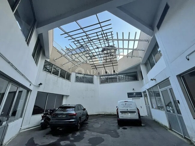 Plus de détails pour Local d’activités à vendre