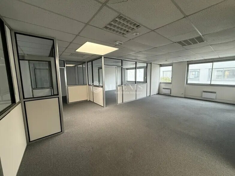 Bureau dans Champs-sur-Marne à louer - Photo de l’immeuble – Image 3 sur 8