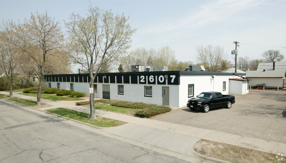 2607 NE 6th St, Saint Anthony, MN à vendre - Photo principale – Image 1 sur 12