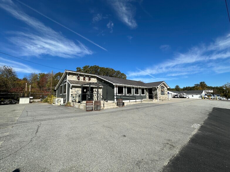 443 Worcester Rd, Charlton, MA à vendre - Photo de l’immeuble – Image 2 sur 15