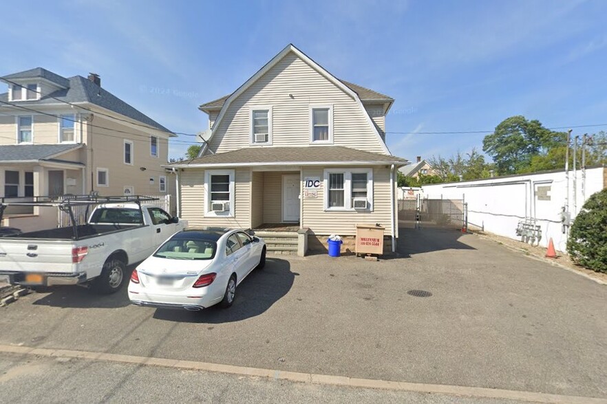 52 Maple Pl, Amityville, NY à louer - Photo principale – Image 2 sur 16