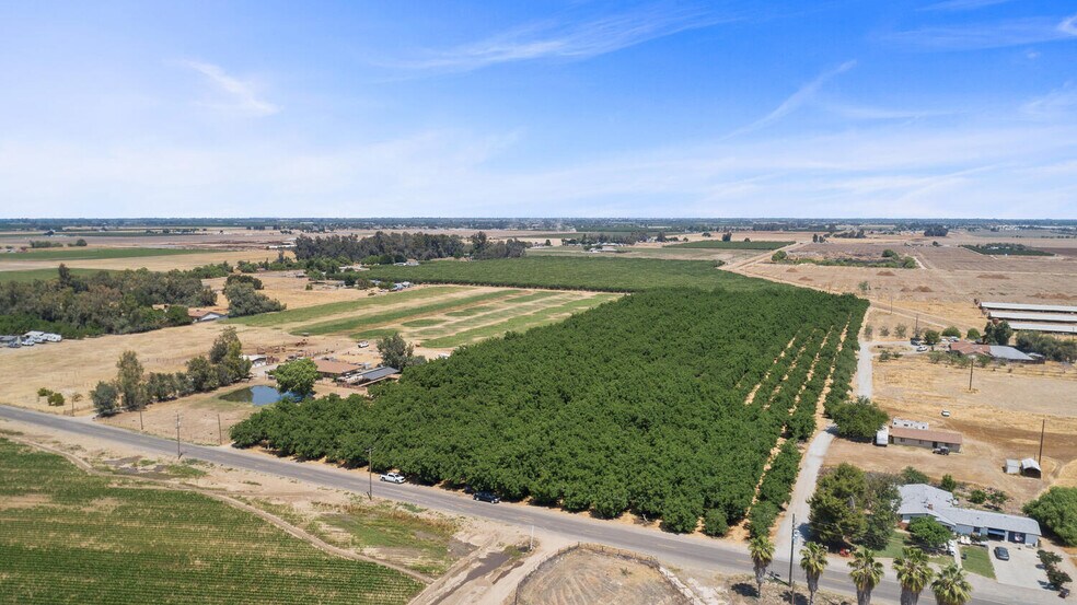 Iona Ave & 13th ave, Hanford, CA à vendre - Photo principale – Image 1 sur 1