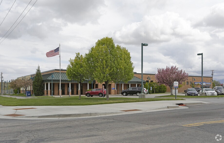 8470 W 2700 S, Magna, UT à louer - Photo de l’immeuble – Image 2 sur 6