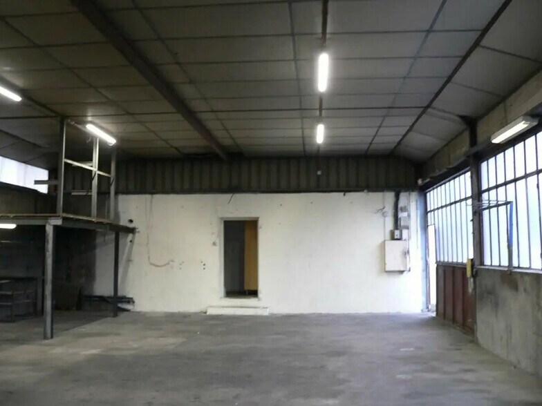 Local d’activités dans Albertville à louer - Photo de l’immeuble – Image 2 sur 4