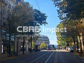 Plus de détails pour Local commercial à louer