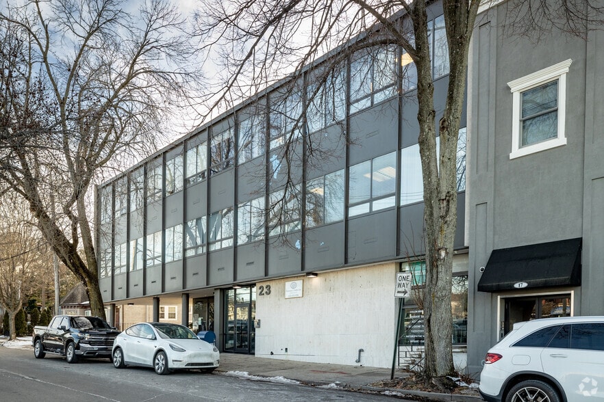 23 Green St, Huntington, NY à louer - Photo de l’immeuble – Image 3 sur 6