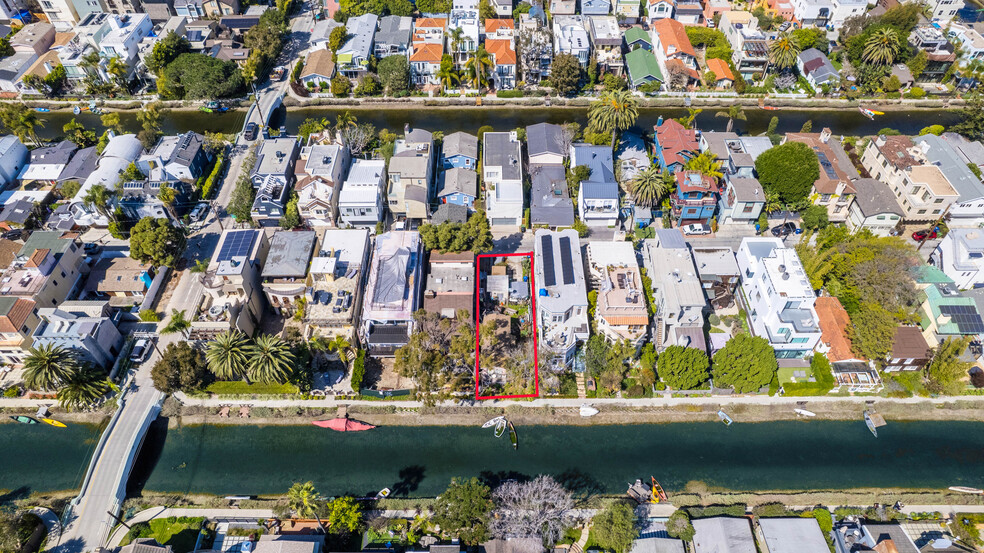 415 Sherman Canal, Venice, CA à vendre - Photo de l’immeuble – Image 3 sur 9