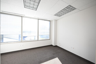 6120 Parkland Blvd, Mayfield Heights, OH à louer Photo intérieure– Image 2 sur 13