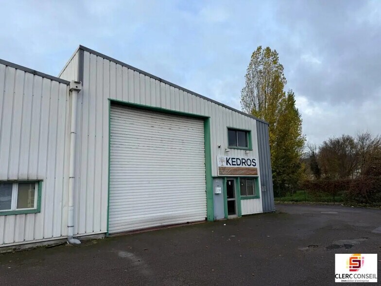 Local d’activités dans Le Petit-Quevilly à louer - Photo de l’immeuble – Image 3 sur 4