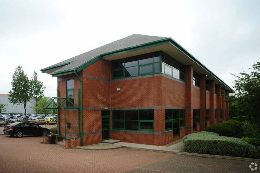 Bruntcliffe Way, Morley à louer - Photo de l’immeuble – Image 2 sur 2