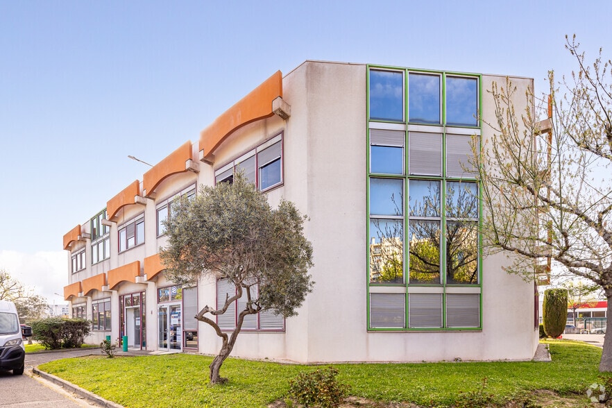 16 Boulevard Des Acieries, Marseille à louer - Photo de l’immeuble – Image 2 sur 17