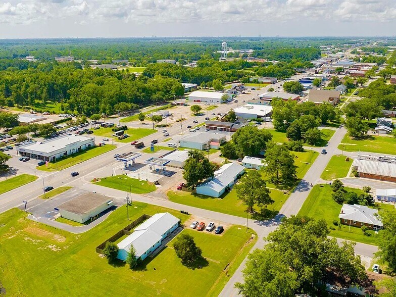 606 N Alston St, Foley, AL à vendre - Photo de l’immeuble – Image 3 sur 4