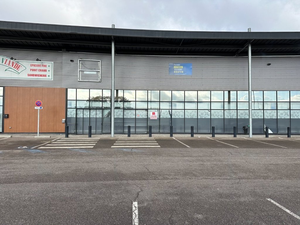 Local commercial dans Torcy à louer Photo de l’immeuble– Image 1 sur 11