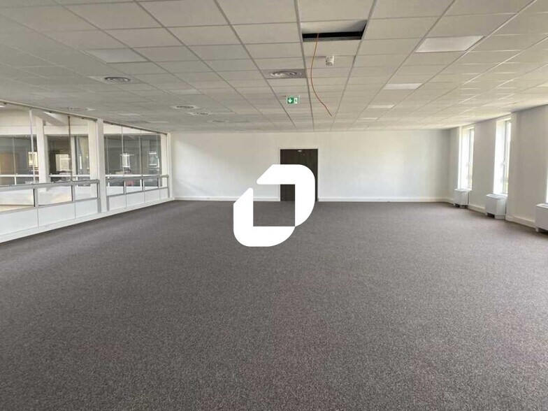 Bureau dans Cergy à louer - Photo de l’immeuble – Image 1 sur 10