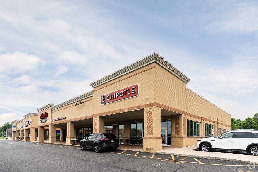 Bricktown Way, Staten Island, NY à vendre - Photo de l’immeuble – Image 2 sur 3