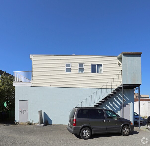 9783 3rd St, Sidney, BC à louer - Photo de l’immeuble – Image 3 sur 3