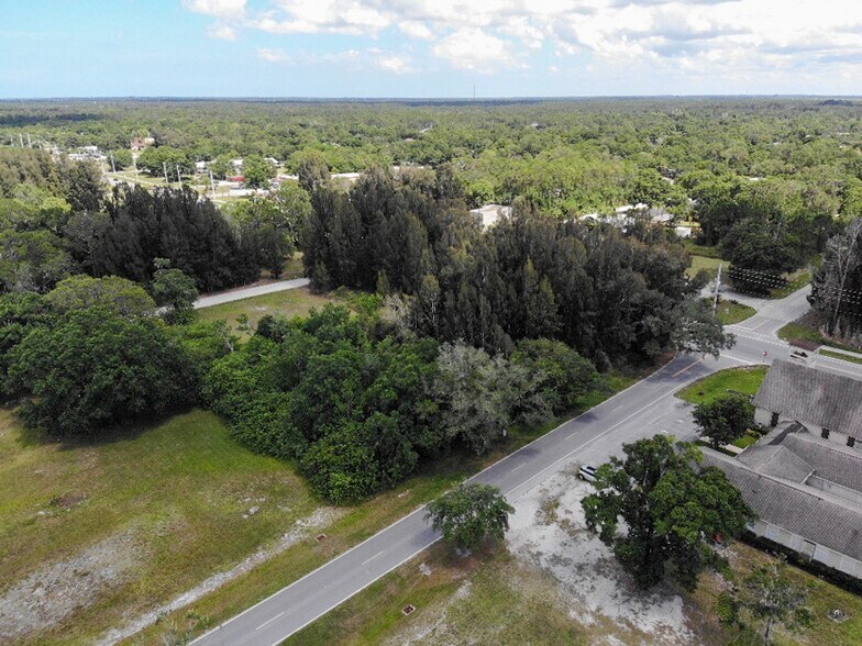 1 N Hickory St, Fellsmere, FL à vendre - Photo de l’immeuble – Image 2 sur 8