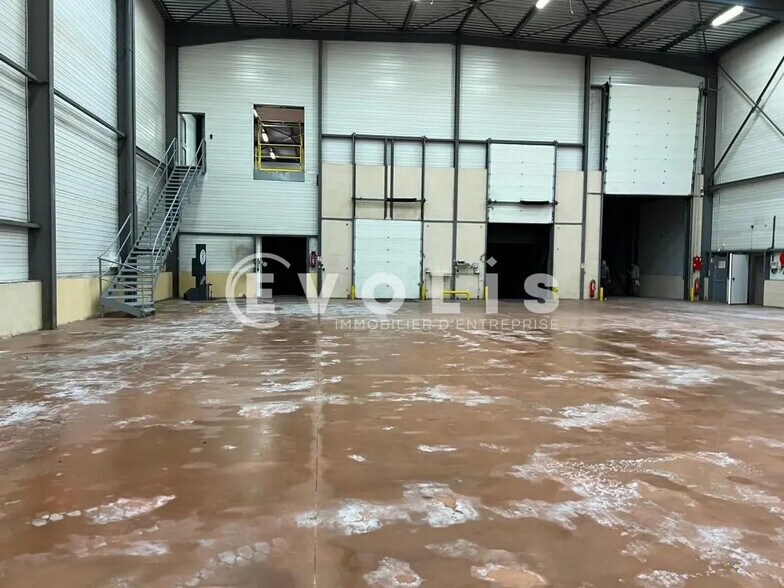 Local d'activités dans Lozanne à vendre - Photo de l’immeuble – Image 3 sur 17