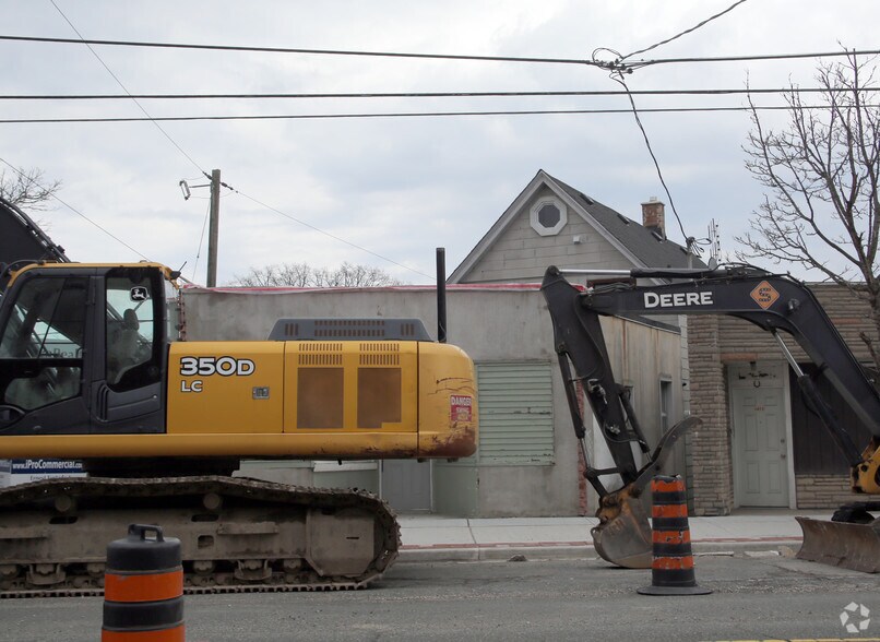 1415 Kingston Rd, Toronto, ON à vendre - Photo de l’immeuble – Image 2 sur 5