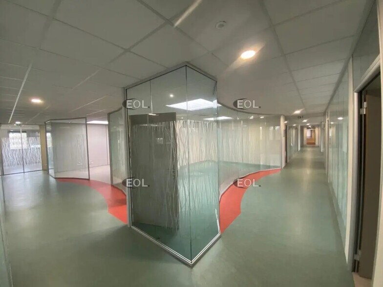 Local d’activités dans Ris-Orangis à louer - Photo de l’immeuble – Image 3 sur 17