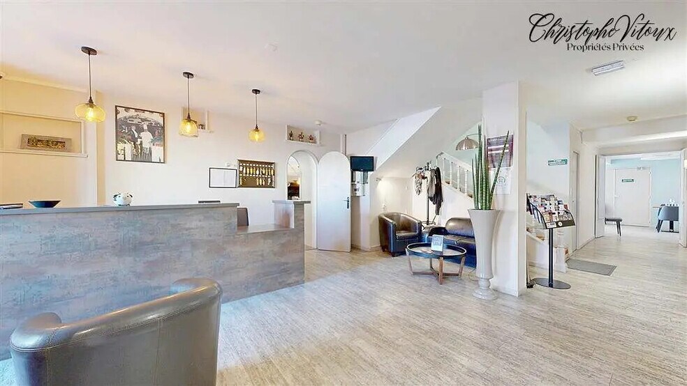 Local d'activités dans  à vendre - Photo de l’immeuble – Image 3 sur 15