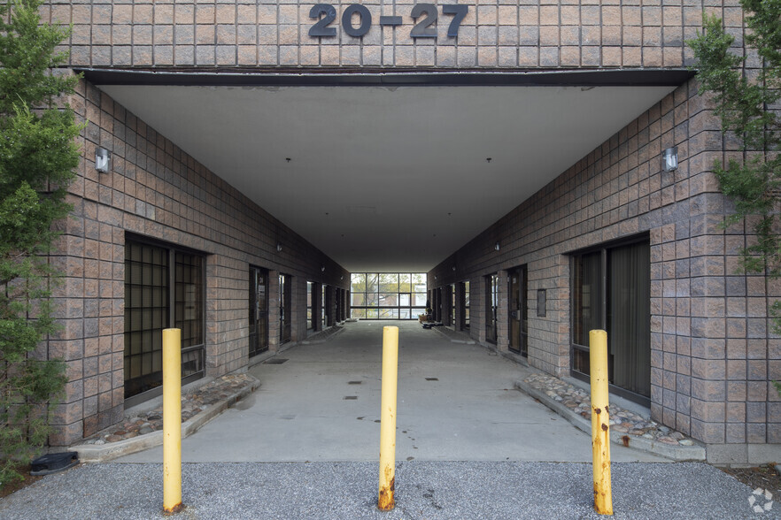 90 Nolan Ct, Markham, ON à louer - Photo de l’immeuble – Image 3 sur 7