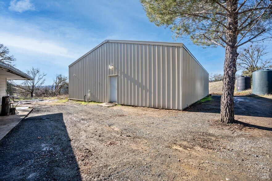 10544 Bachelor Valley Rd, Upper Lake, CA à vendre - Photo de l’immeuble – Image 2 sur 9