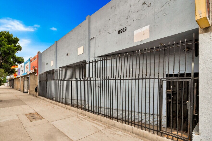 8915 S Vermont Ave, Los Angeles, CA à vendre - Photo de l’immeuble – Image 3 sur 17