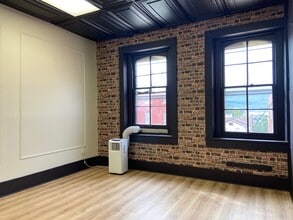 130-134 E Main St, Lock Haven, PA à louer Photo intérieure– Image 1 sur 3