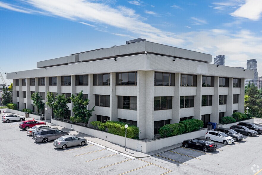 885 Don Mills Rd, Toronto, ON à louer - Photo de l’immeuble – Image 2 sur 3