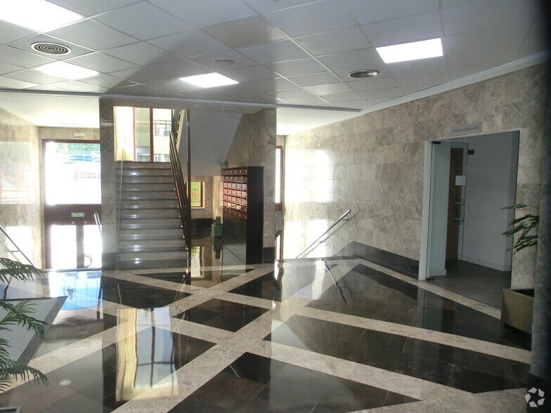 Calle Rosa de Lima, 1 A, Las Rozas de Madrid, Madrid à vendre - Photo de l’immeuble – Image 3 sur 4