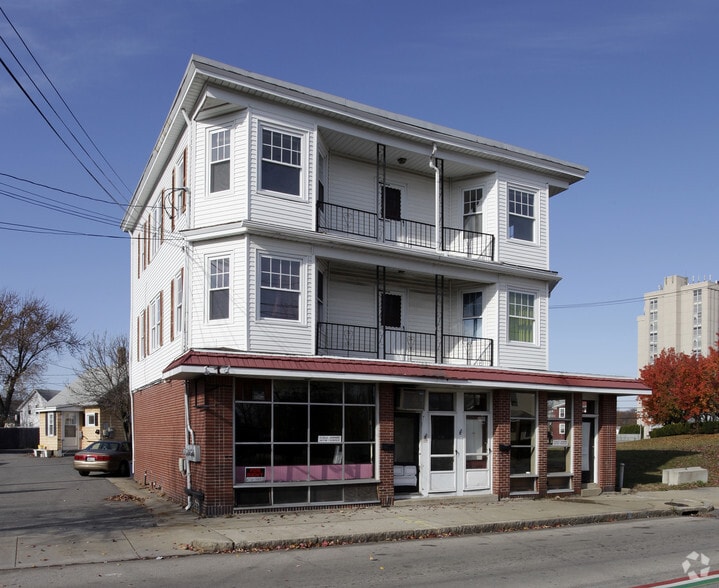 1753-1757 Cranston St, Cranston, RI à louer - Photo de l’immeuble – Image 2 sur 5