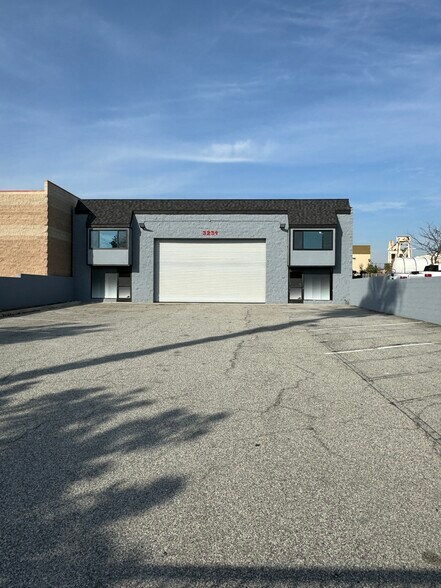 3231 E 19th St, Signal Hill, CA à louer - Photo de l’immeuble – Image 1 sur 10