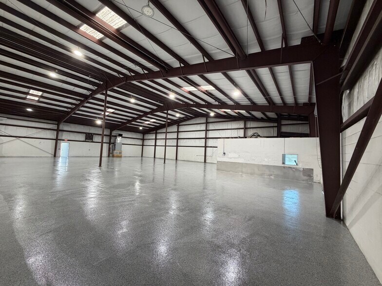 8575 Somerset Dr, Largo, FL à louer - Photo de l’immeuble – Image 3 sur 10
